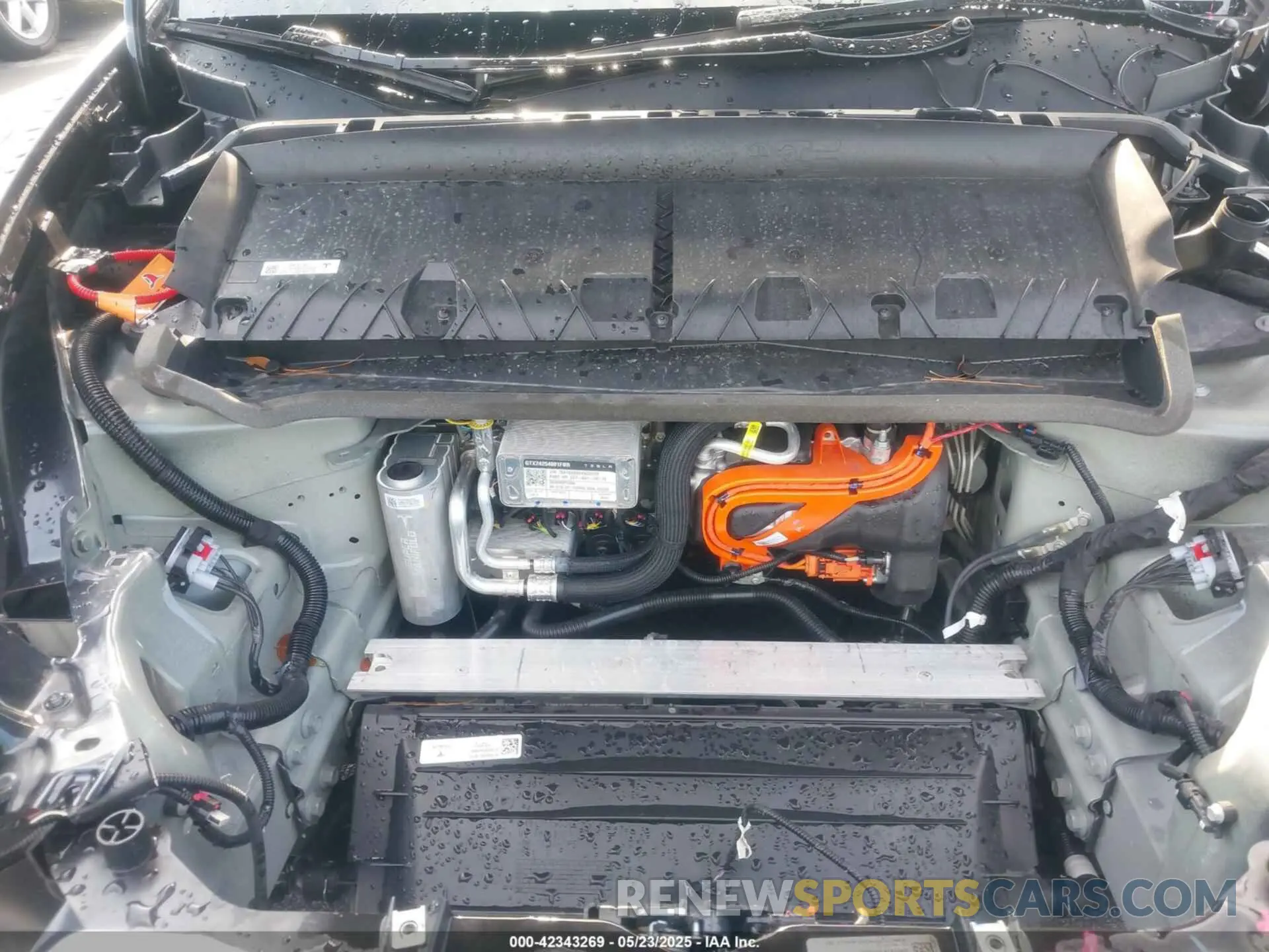 10 Photograph of a damaged car 7SAYGDED3RA329355 TESLA MODEL Y 2024