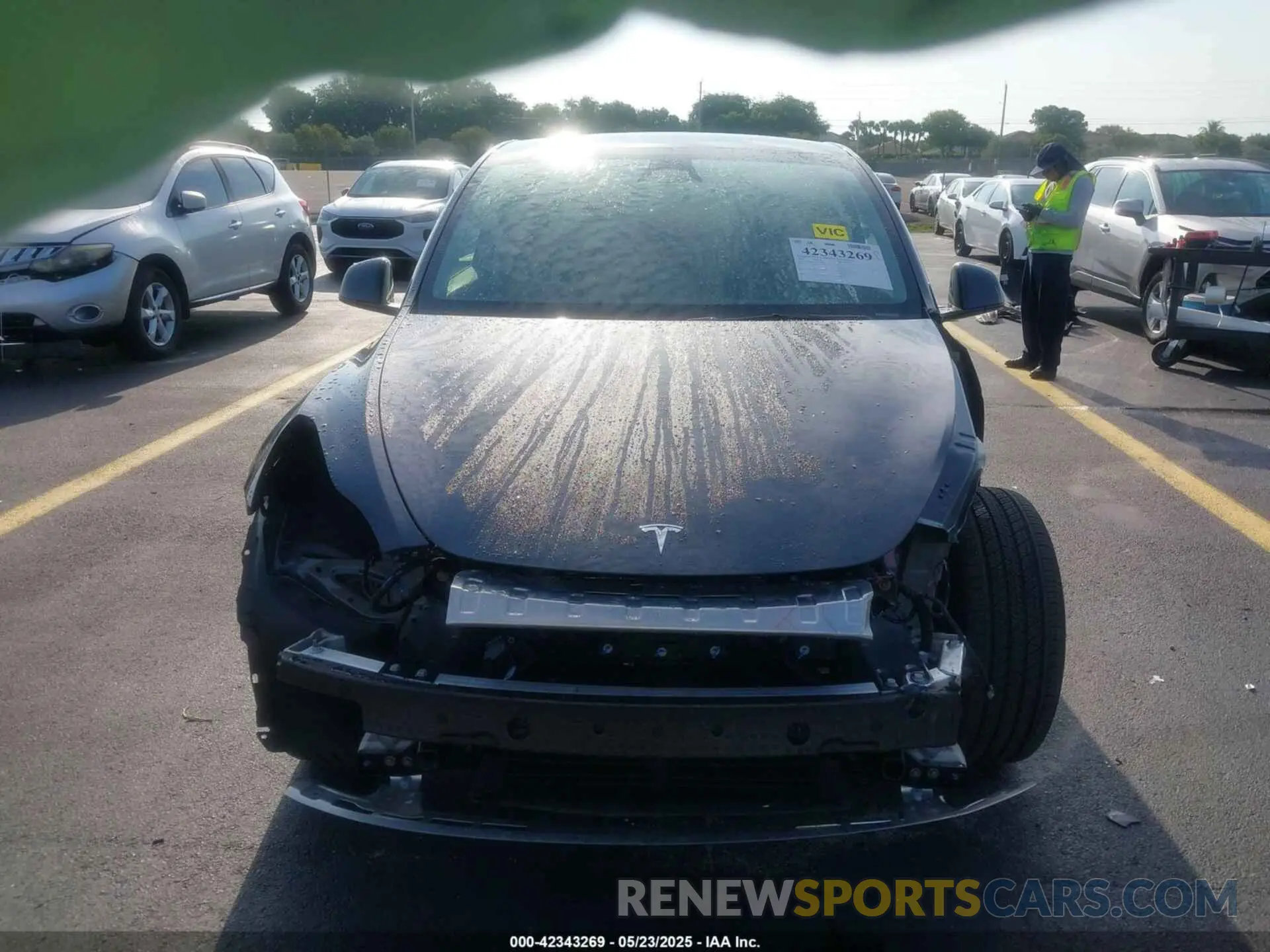 12 Photograph of a damaged car 7SAYGDED3RA329355 TESLA MODEL Y 2024
