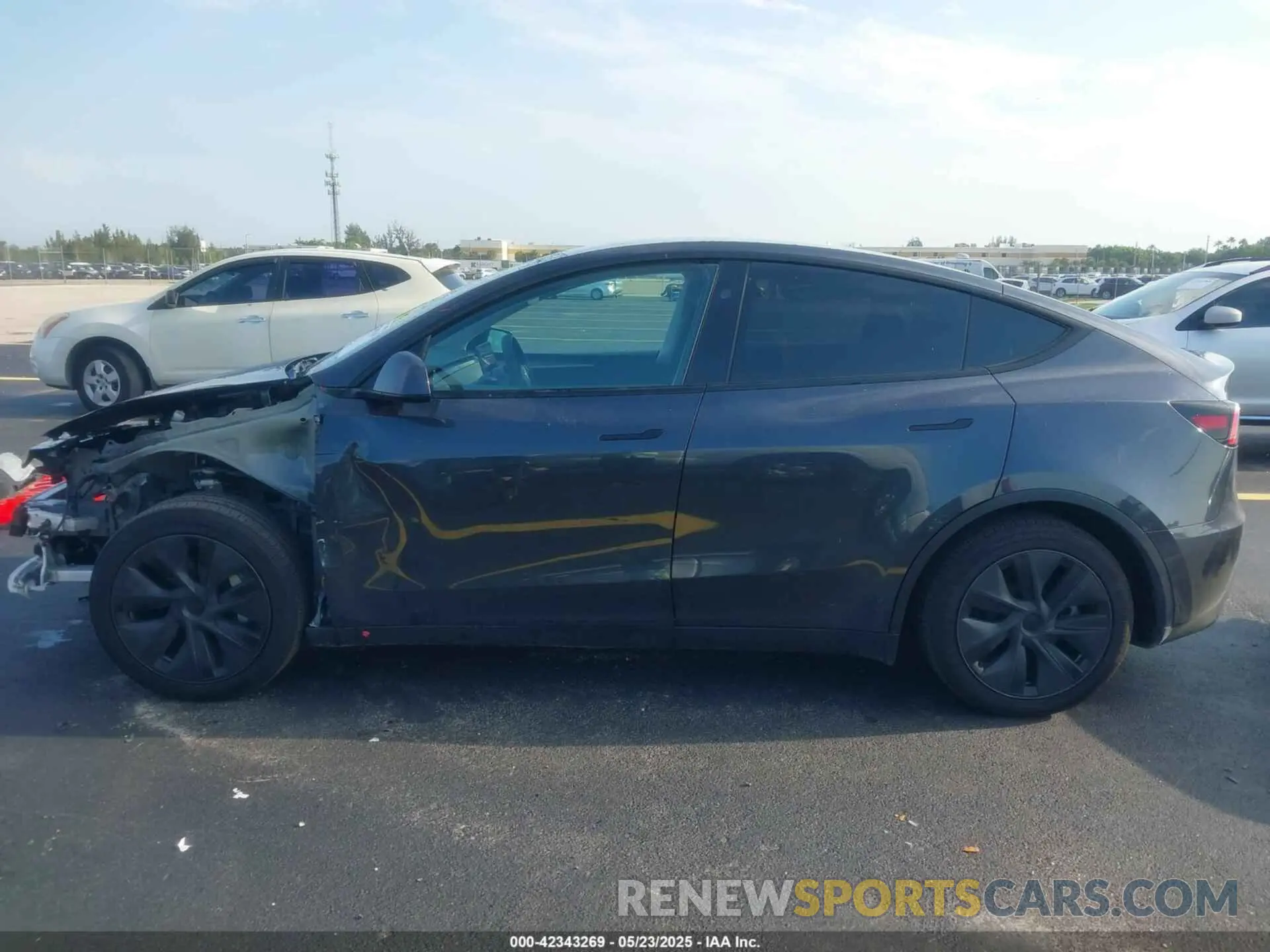 14 Photograph of a damaged car 7SAYGDED3RA329355 TESLA MODEL Y 2024