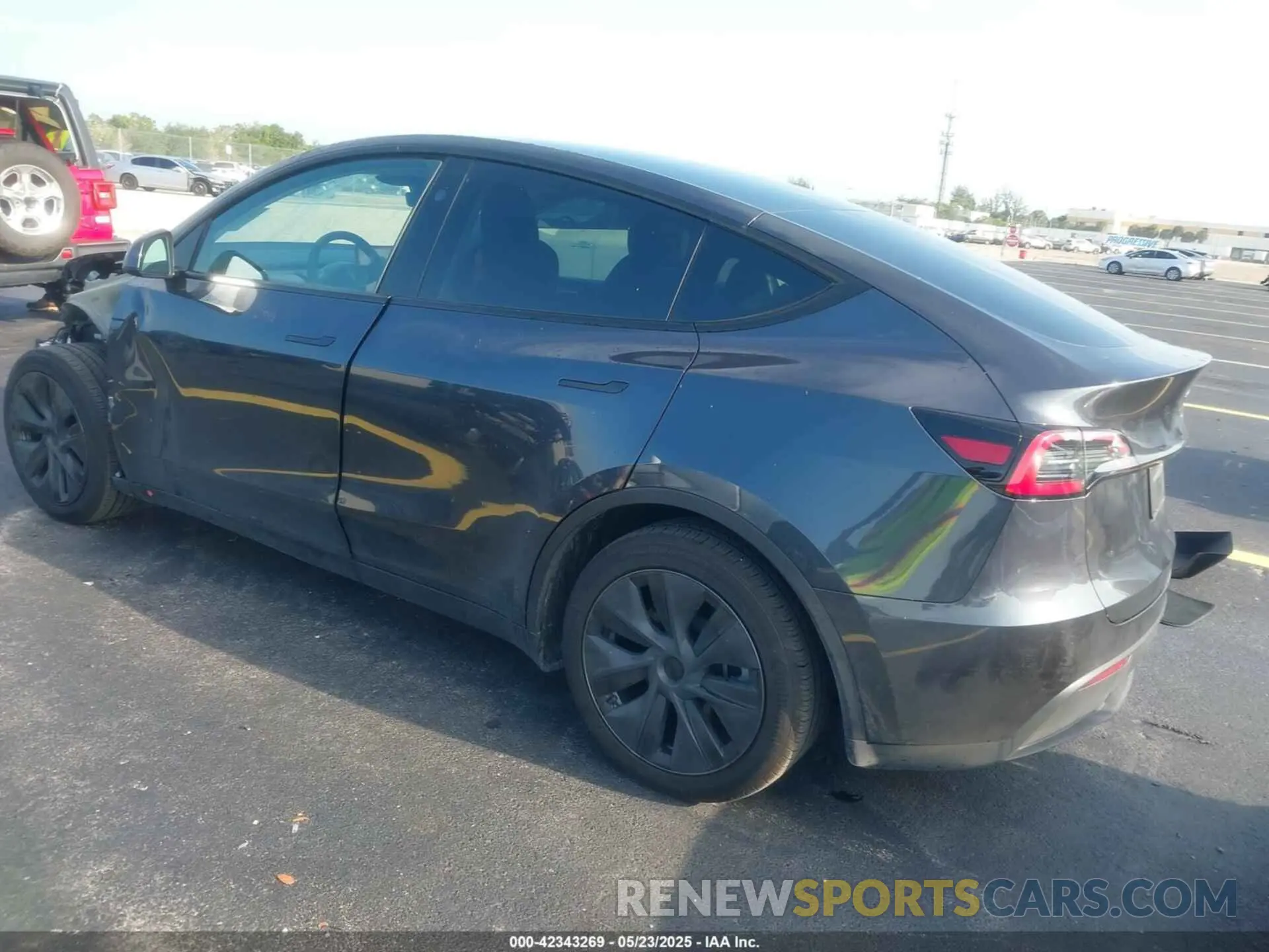 3 Photograph of a damaged car 7SAYGDED3RA329355 TESLA MODEL Y 2024
