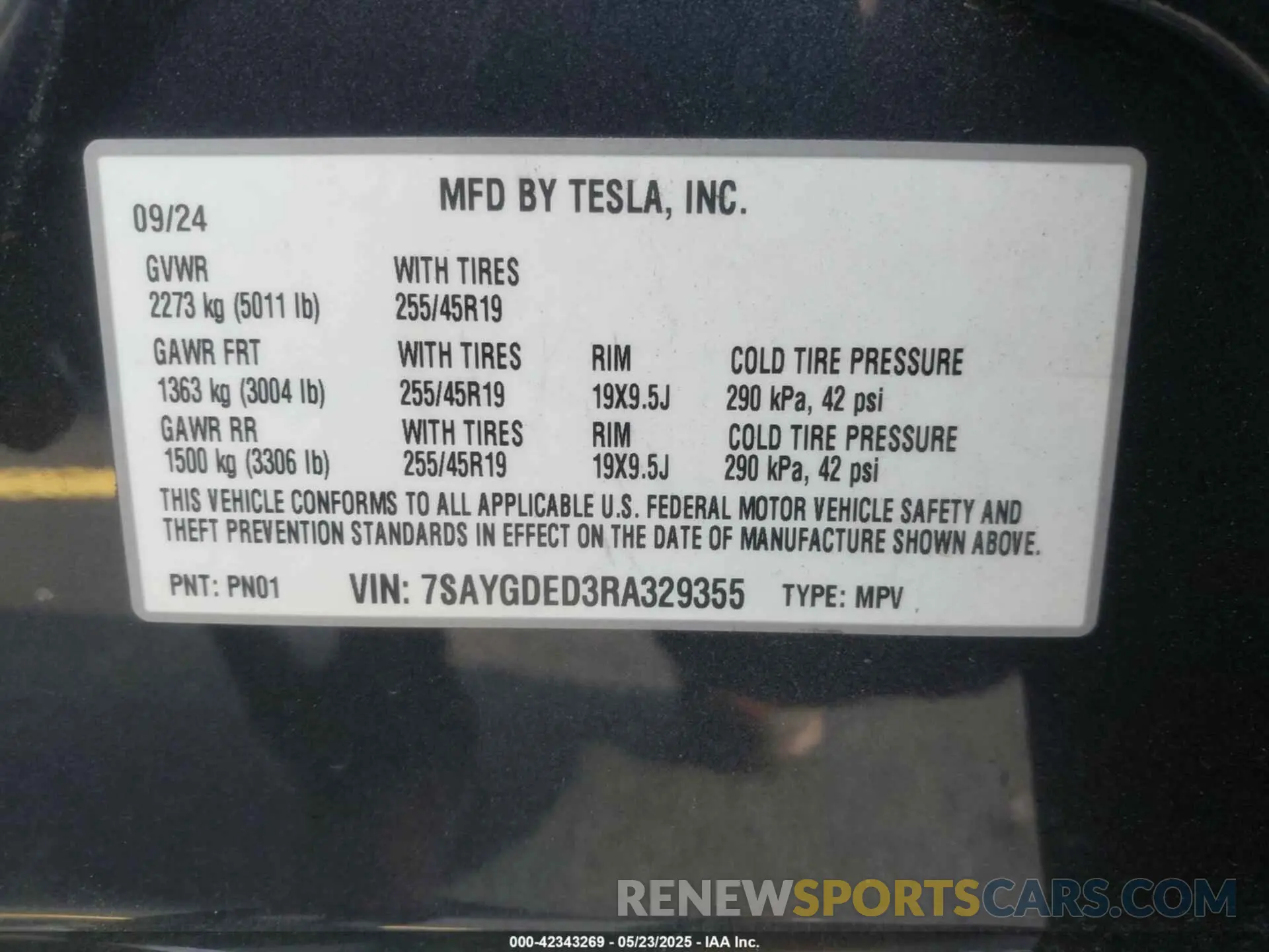 9 Photograph of a damaged car 7SAYGDED3RA329355 TESLA MODEL Y 2024