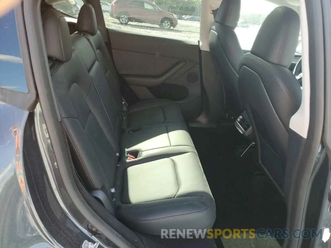 11 Photograph of a damaged car 7SAYGDED3RA330876 TESLA MODEL Y 2024