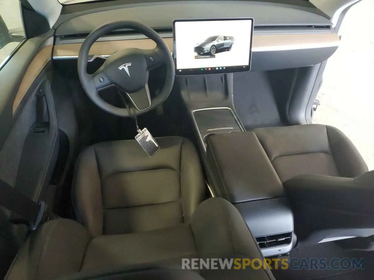 8 Photograph of a damaged car 7SAYGDED3RA330876 TESLA MODEL Y 2024