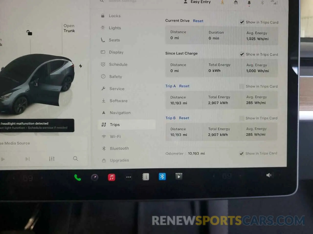 9 Photograph of a damaged car 7SAYGDED3RA330876 TESLA MODEL Y 2024