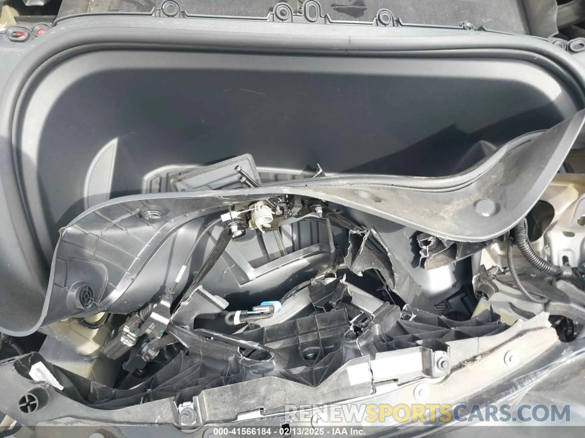 10 Photograph of a damaged car 7SAYGDED3RF002246 TESLA MODEL Y 2024