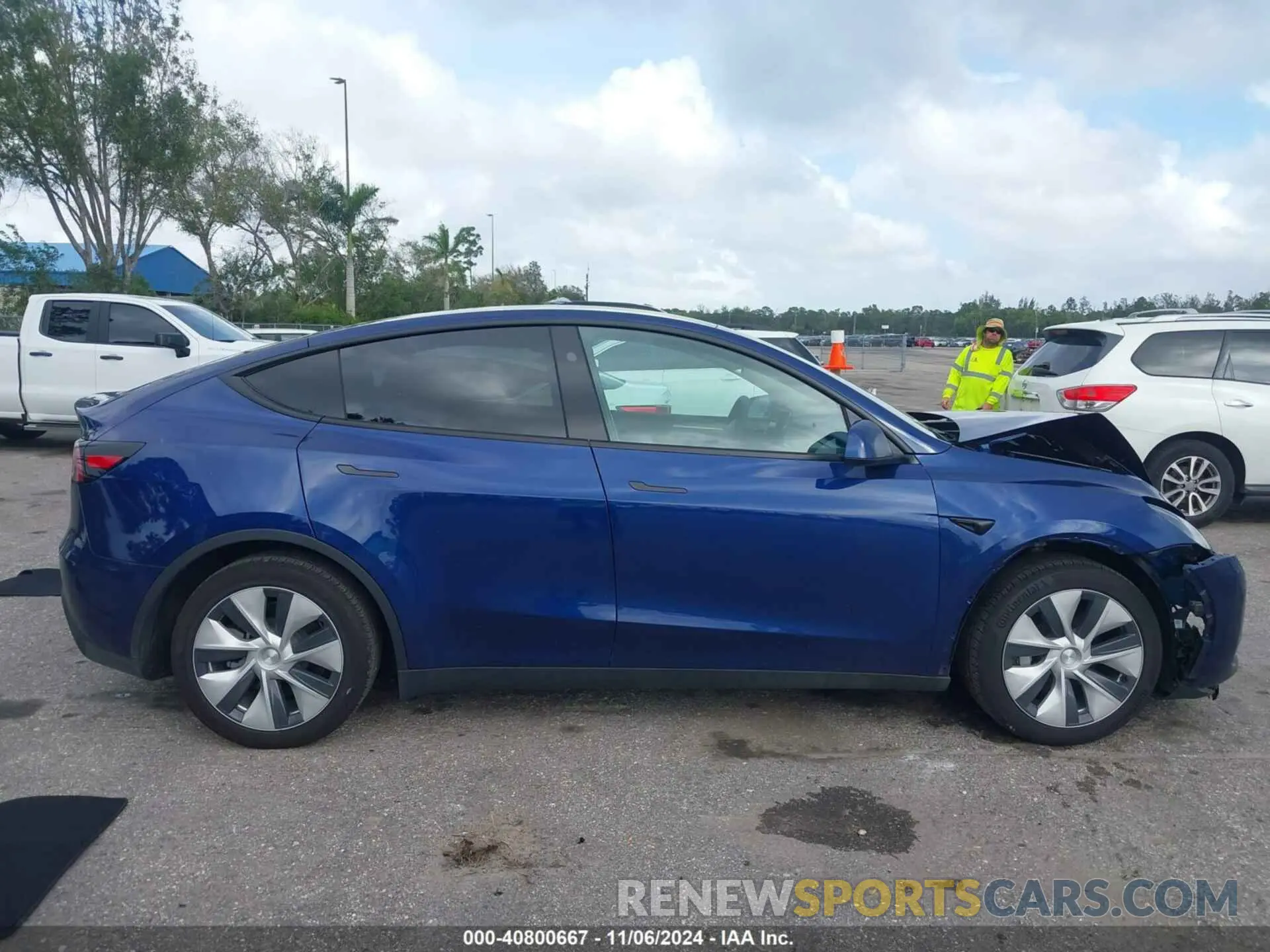 13 Photograph of a damaged car 7SAYGDED3RF032671 TESLA MODEL Y 2024
