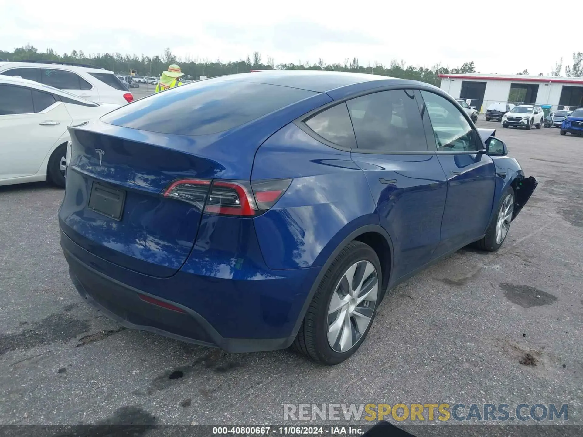 4 Photograph of a damaged car 7SAYGDED3RF032671 TESLA MODEL Y 2024