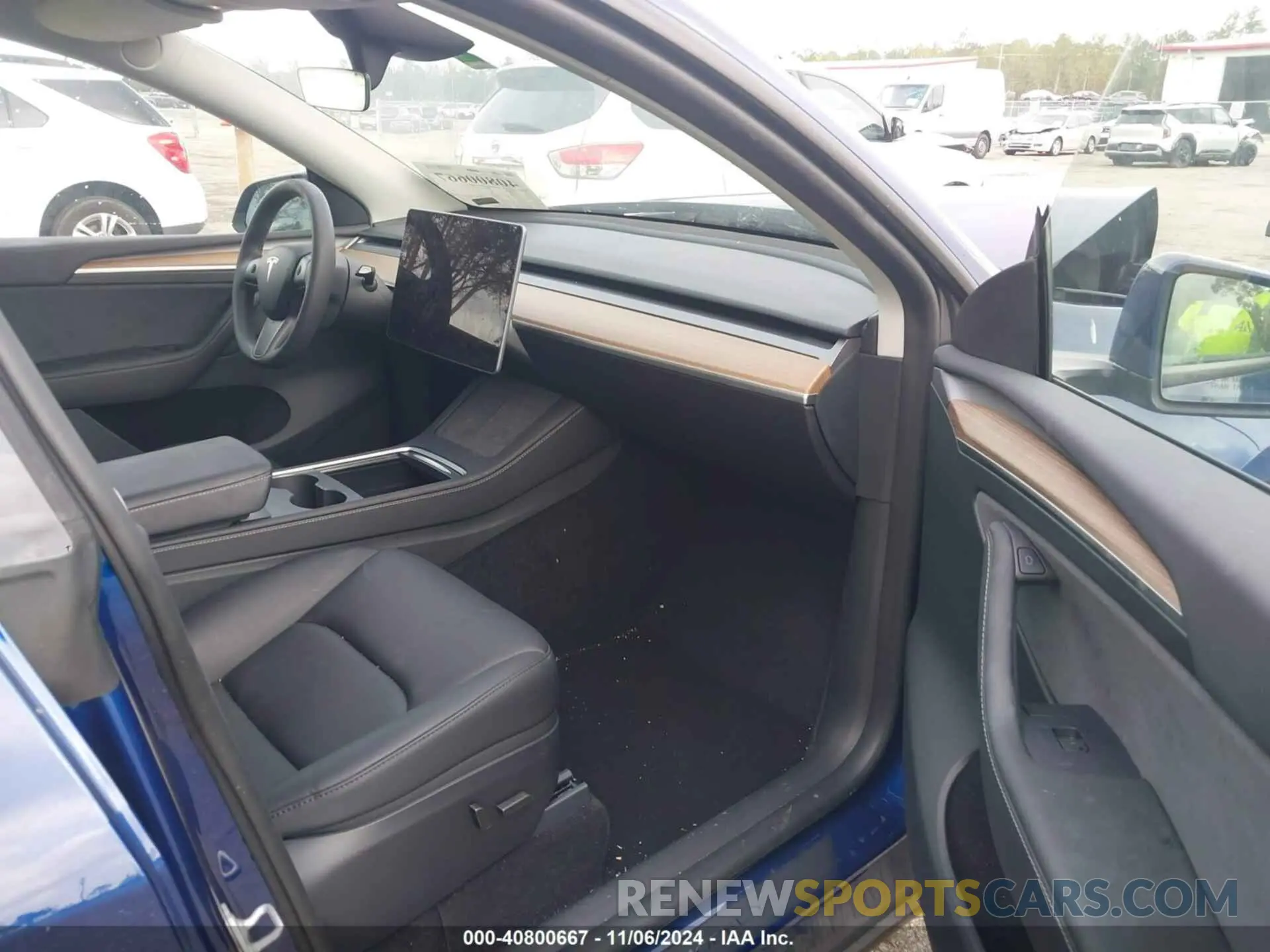 5 Photograph of a damaged car 7SAYGDED3RF032671 TESLA MODEL Y 2024