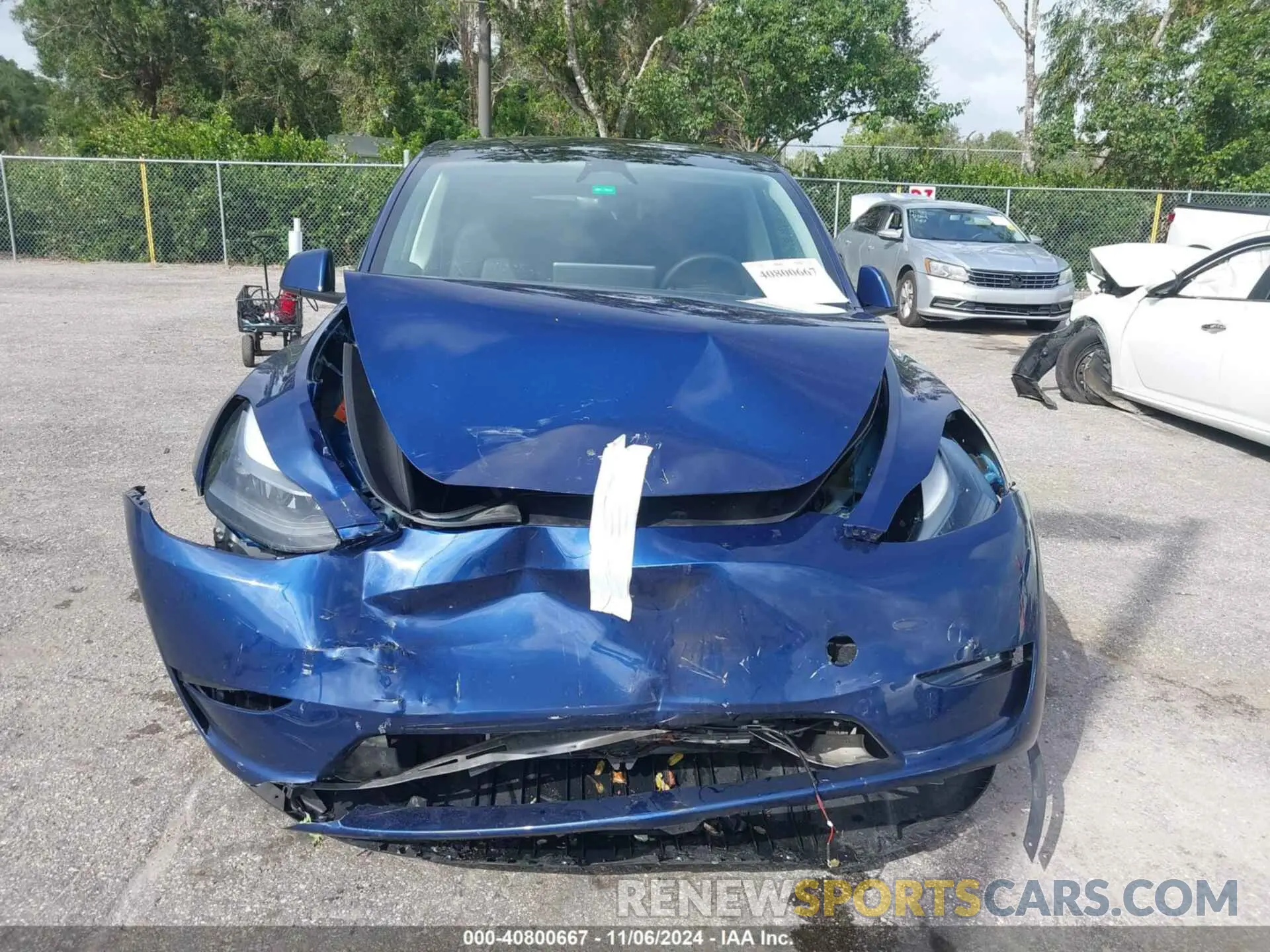 6 Photograph of a damaged car 7SAYGDED3RF032671 TESLA MODEL Y 2024