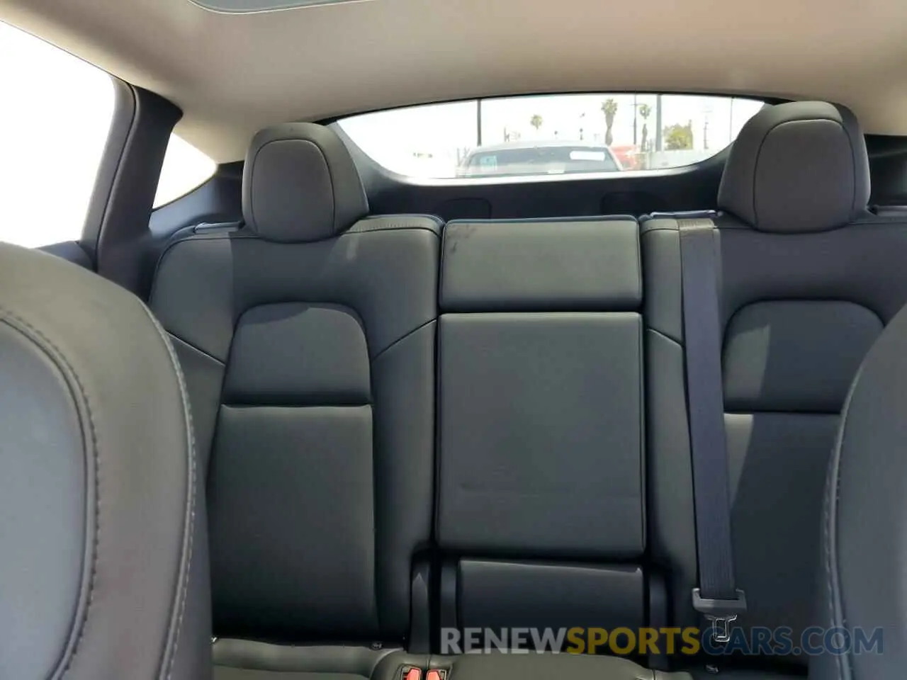 10 Photograph of a damaged car 7SAYGDED3RF056131 TESLA MODEL Y 2024