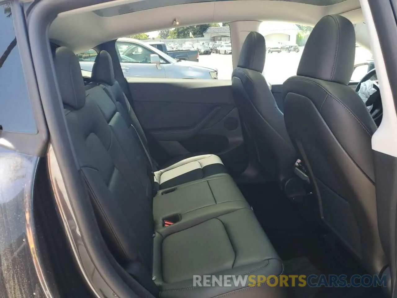 11 Photograph of a damaged car 7SAYGDED3RF056131 TESLA MODEL Y 2024