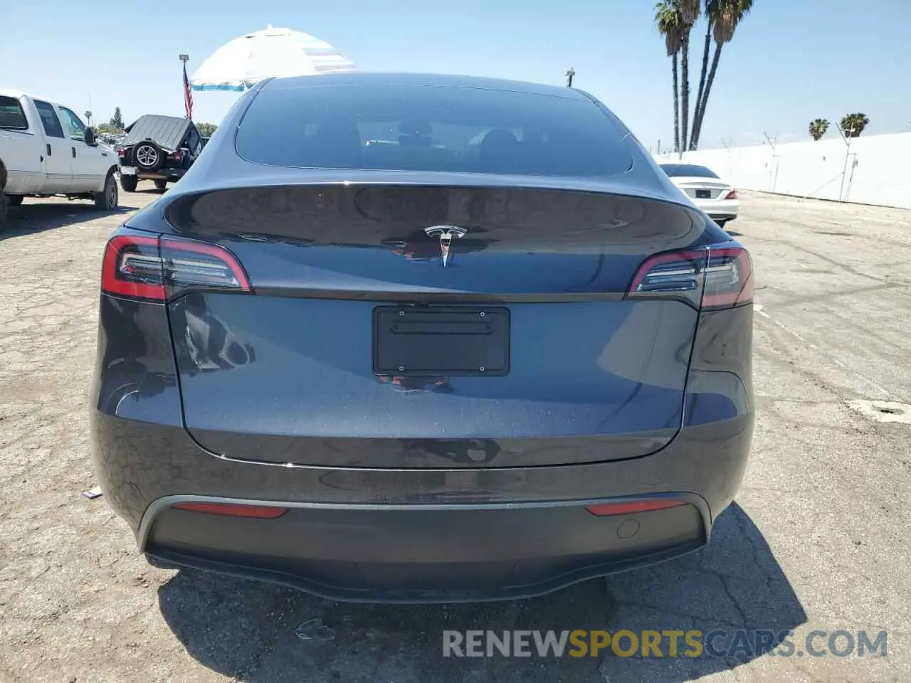 6 Photograph of a damaged car 7SAYGDED3RF056131 TESLA MODEL Y 2024