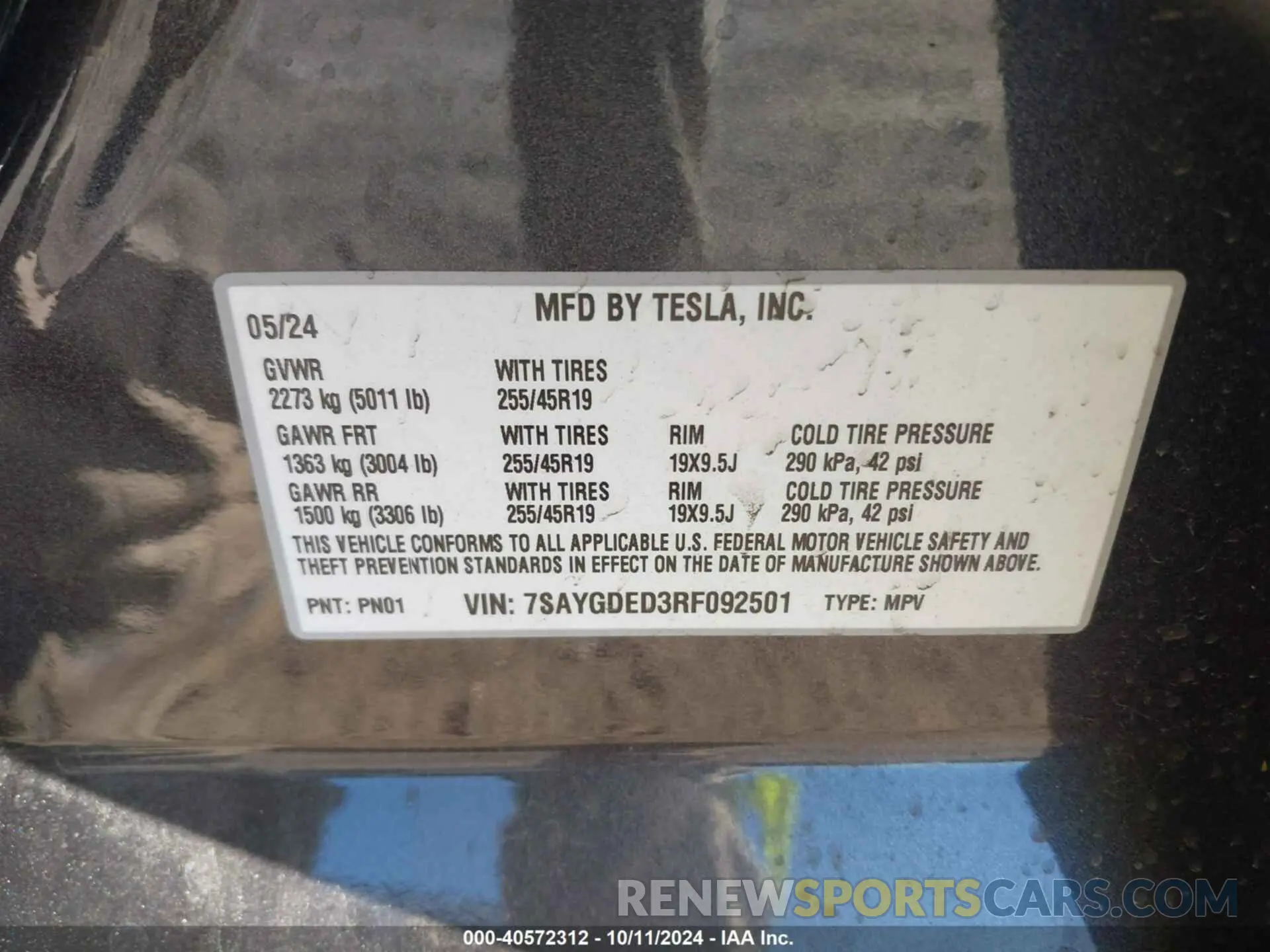 9 Photograph of a damaged car 7SAYGDED3RF092501 TESLA MODEL Y 2024