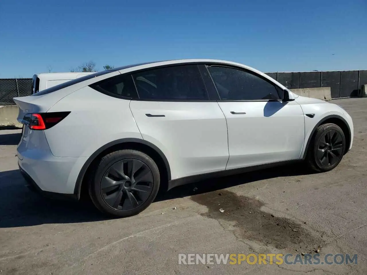3 Photograph of a damaged car 7SAYGDED3RF130826 TESLA MODEL Y 2024
