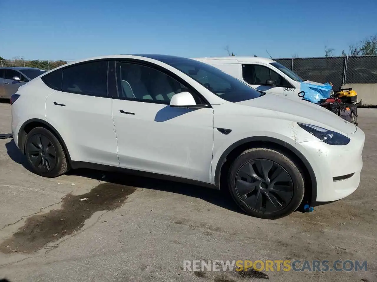 4 Photograph of a damaged car 7SAYGDED3RF130826 TESLA MODEL Y 2024