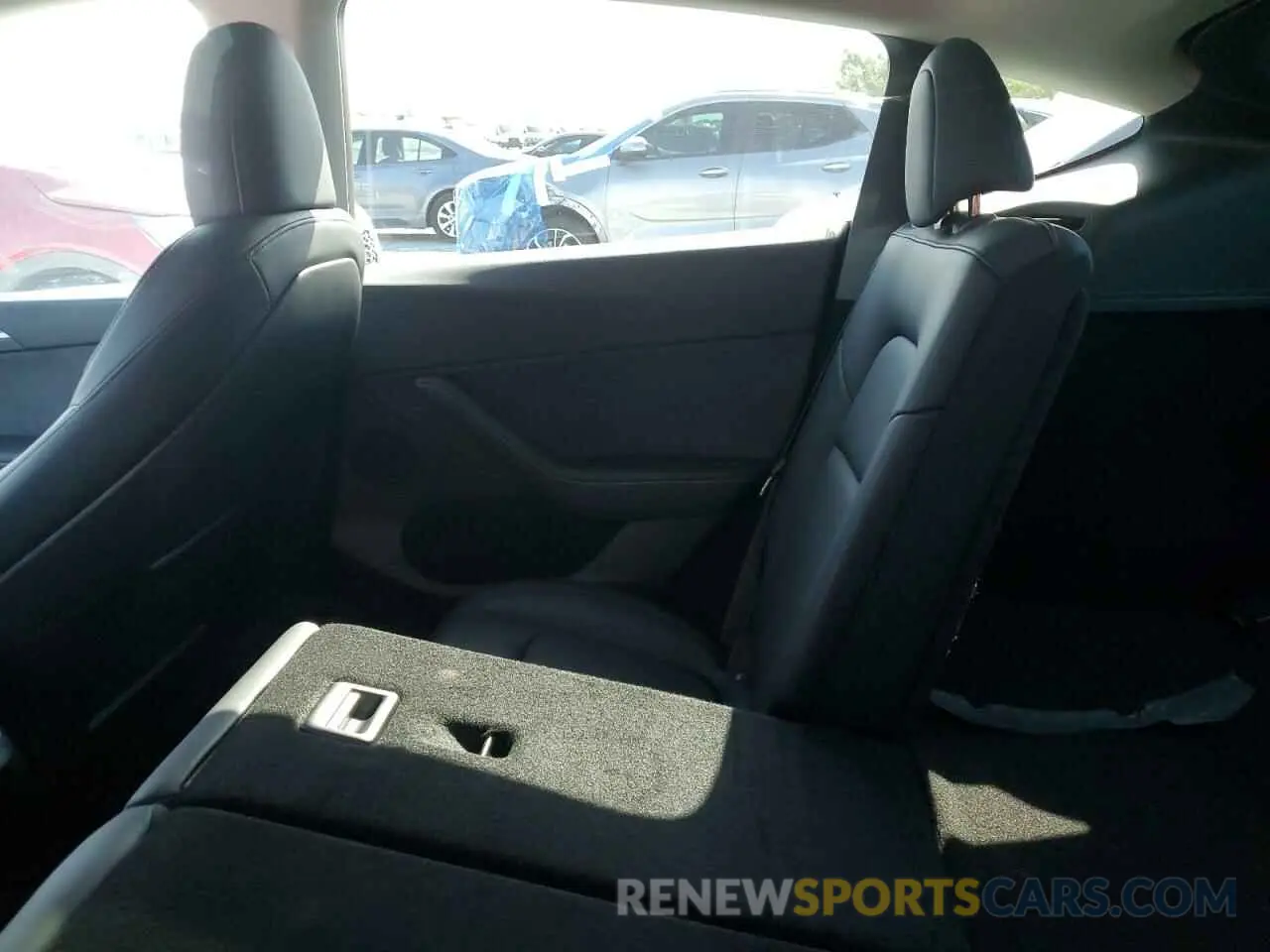 10 Photograph of a damaged car 7SAYGDED3RF131376 TESLA MODEL Y 2024