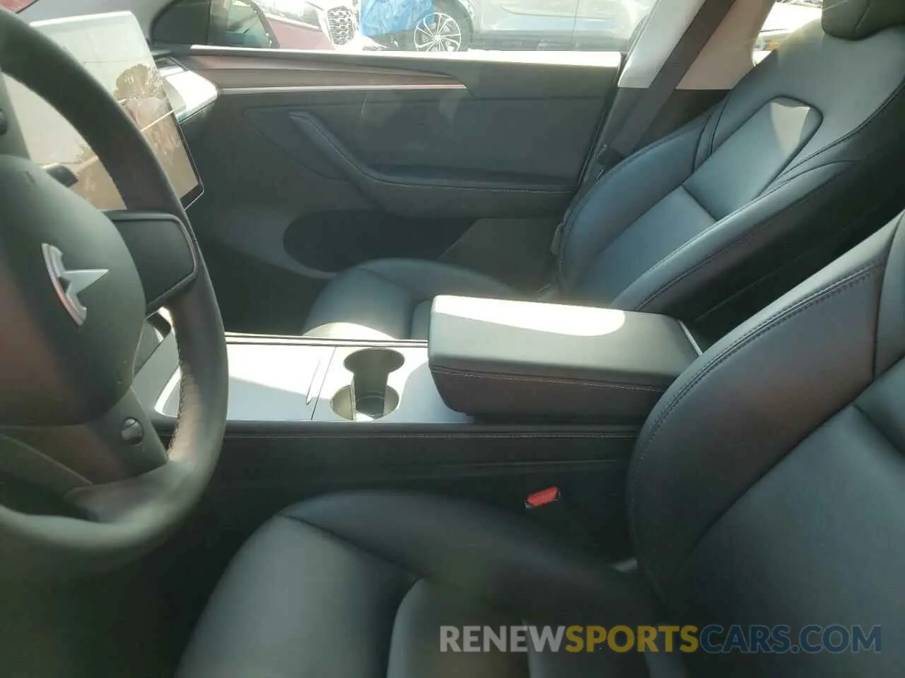 7 Photograph of a damaged car 7SAYGDED3RF131376 TESLA MODEL Y 2024