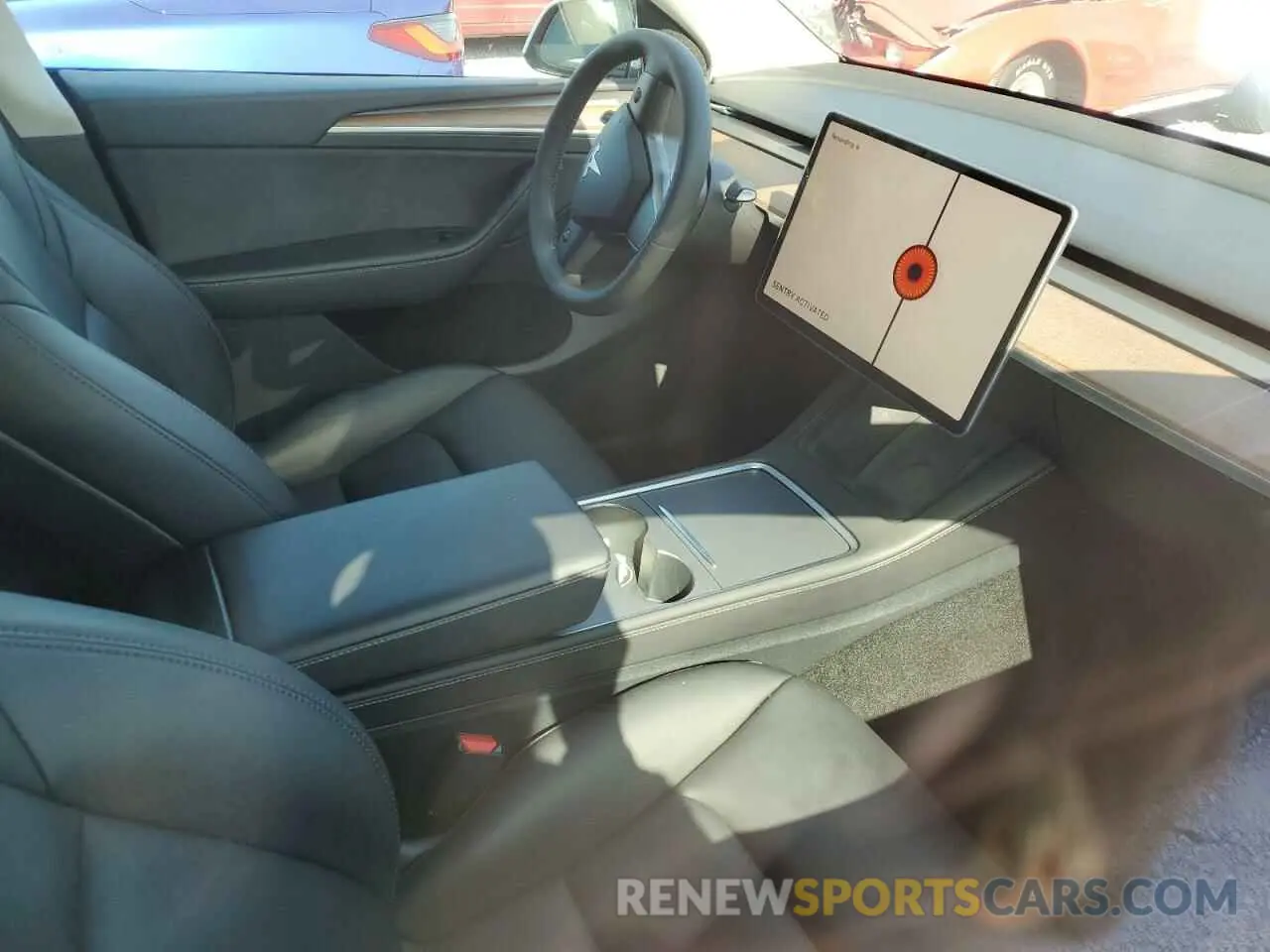 8 Photograph of a damaged car 7SAYGDED3RF131376 TESLA MODEL Y 2024