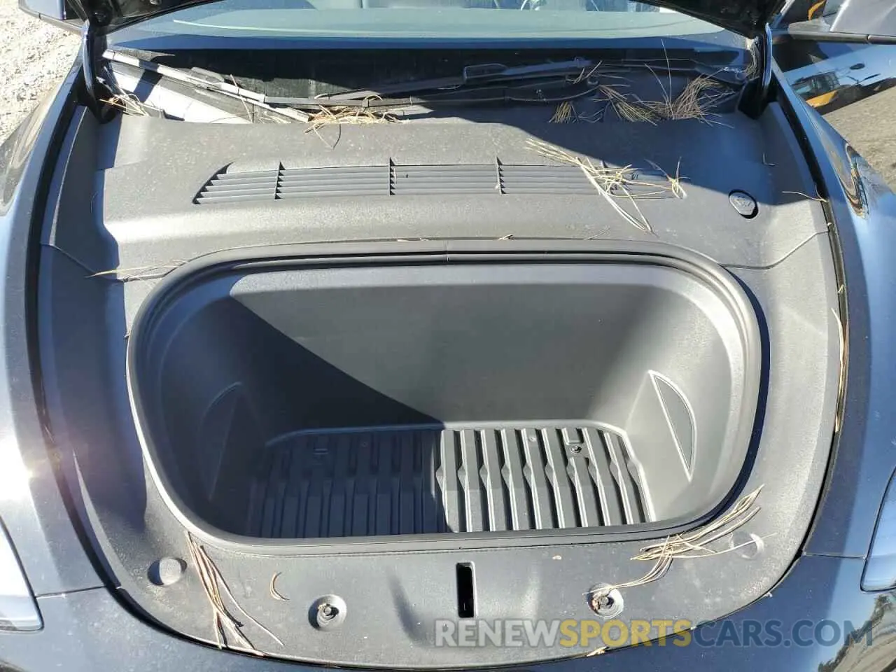 12 Photograph of a damaged car 7SAYGDED3RF151577 TESLA MODEL Y 2024