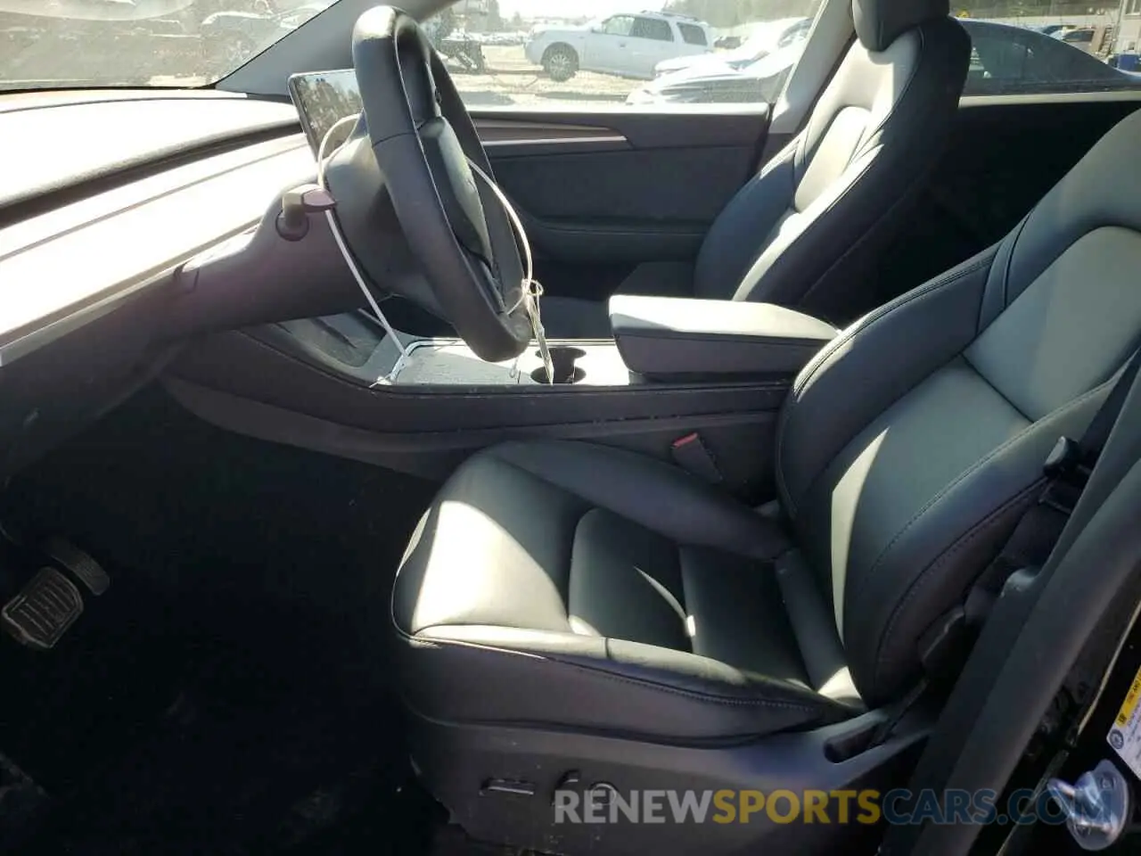 7 Photograph of a damaged car 7SAYGDED3RF151577 TESLA MODEL Y 2024