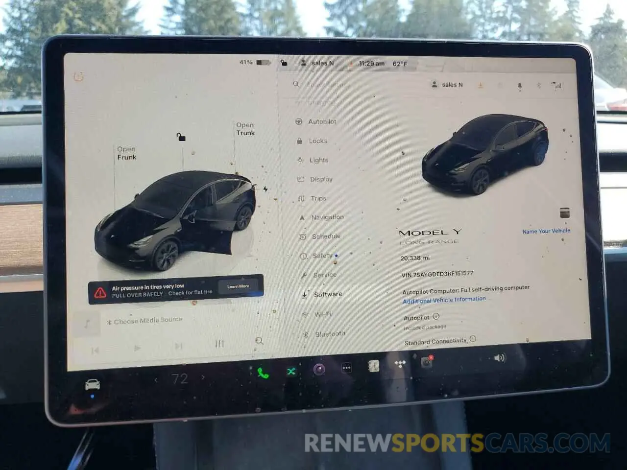 9 Photograph of a damaged car 7SAYGDED3RF151577 TESLA MODEL Y 2024