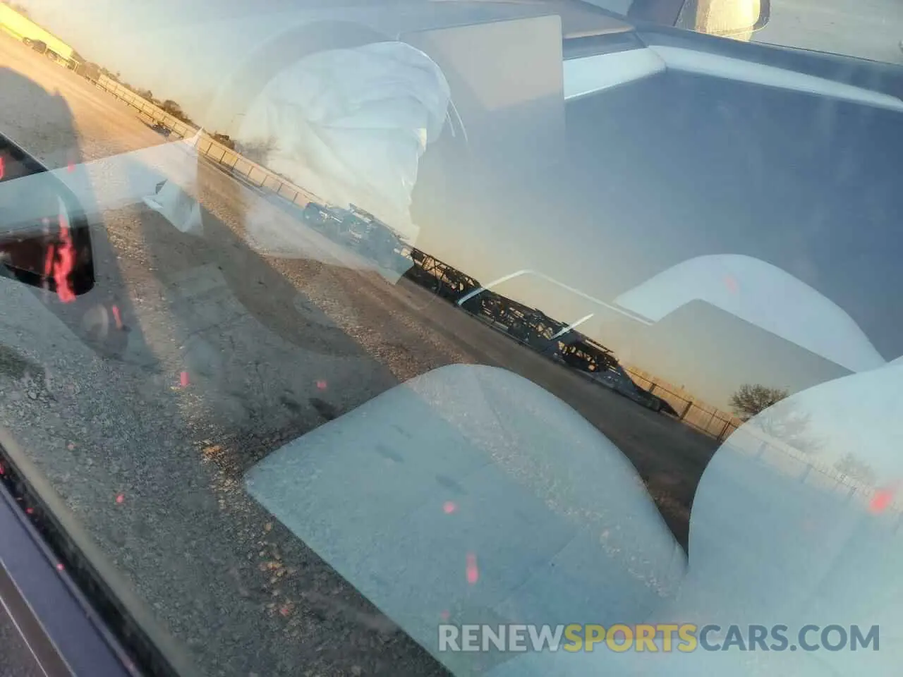 8 Photograph of a damaged car 7SAYGDED4RA324326 TESLA MODEL Y 2024