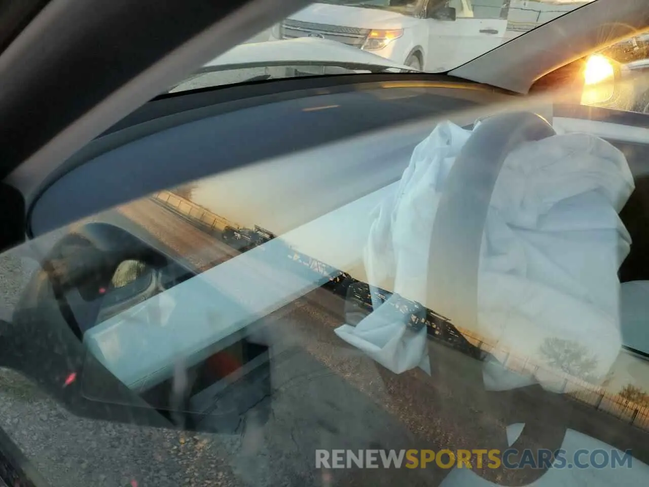 9 Photograph of a damaged car 7SAYGDED4RA324326 TESLA MODEL Y 2024