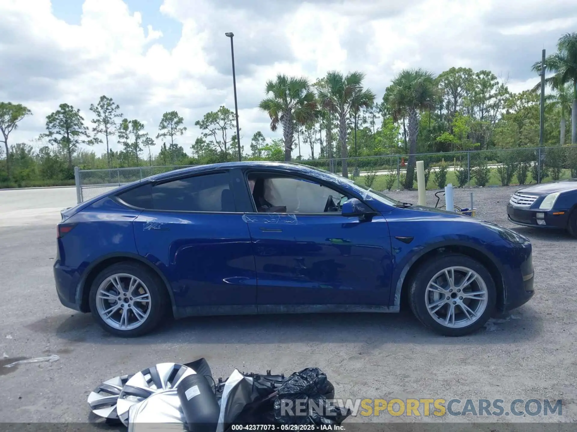13 Photograph of a damaged car 7SAYGDED4RF044747 TESLA MODEL Y 2024