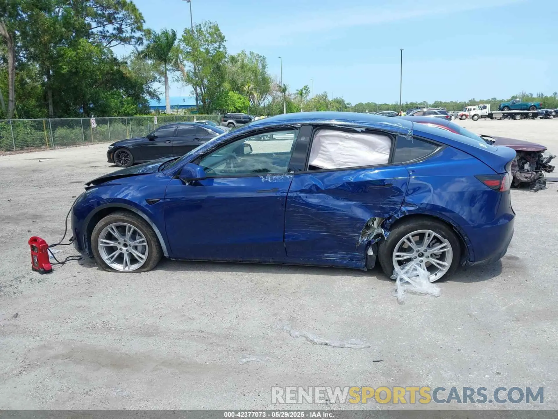 14 Photograph of a damaged car 7SAYGDED4RF044747 TESLA MODEL Y 2024