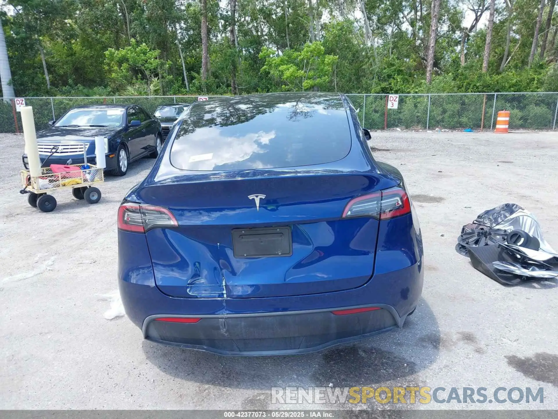 16 Photograph of a damaged car 7SAYGDED4RF044747 TESLA MODEL Y 2024