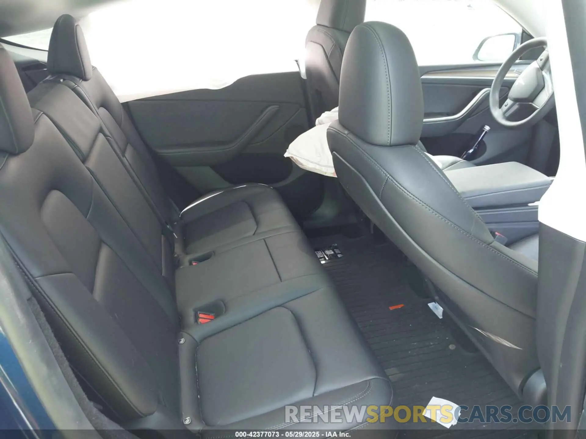 8 Photograph of a damaged car 7SAYGDED4RF044747 TESLA MODEL Y 2024