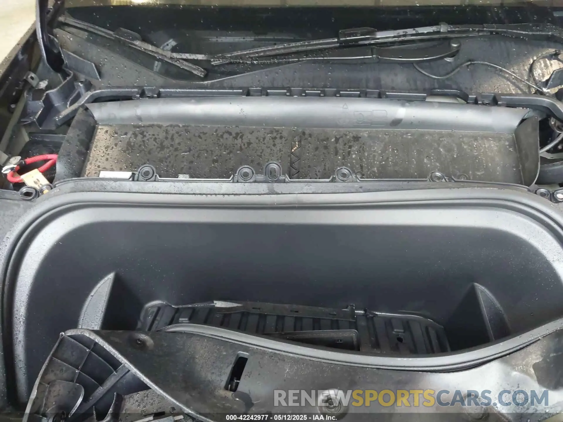 10 Photograph of a damaged car 7SAYGDED4RF072600 TESLA MODEL Y 2024