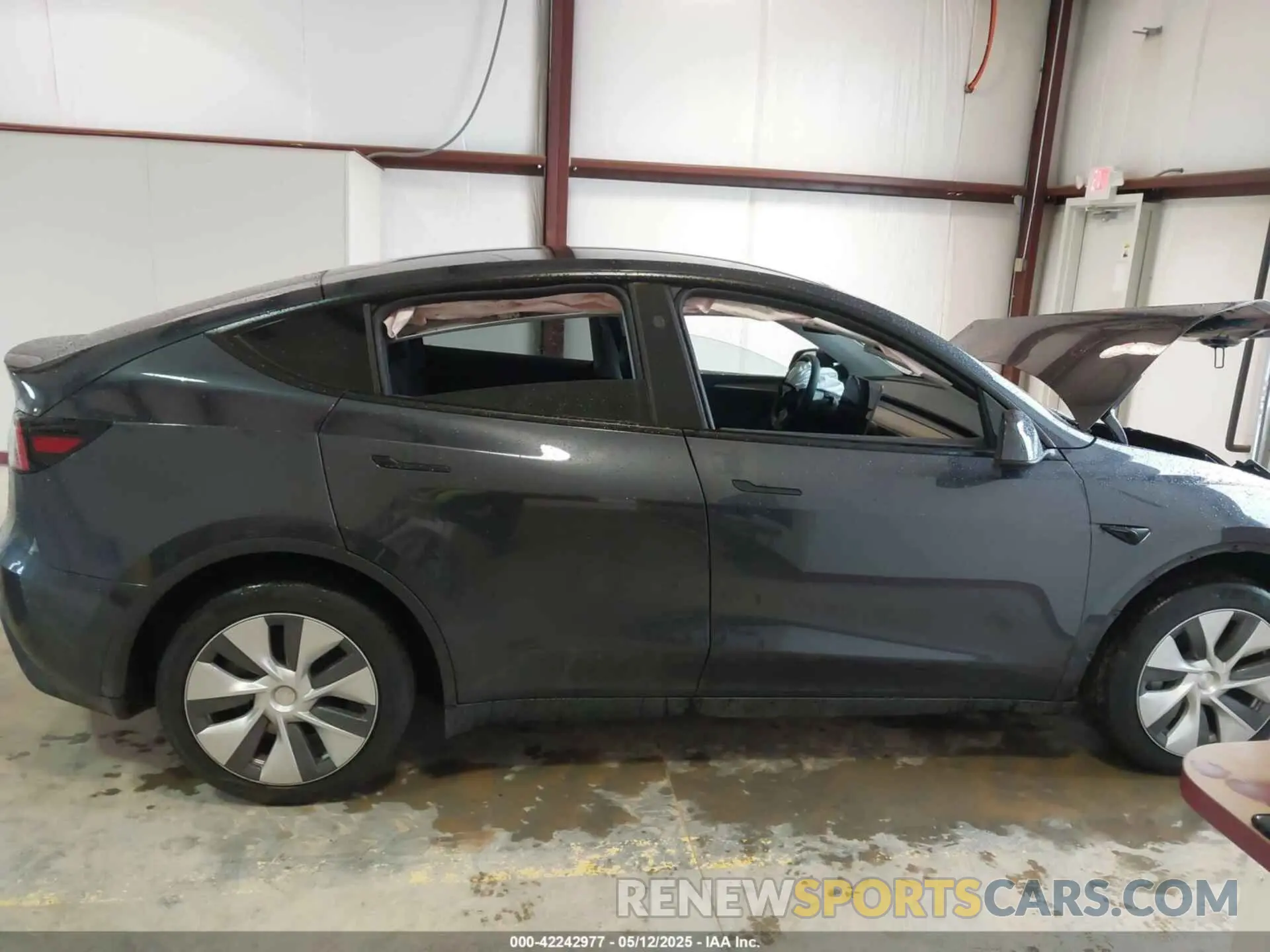 12 Photograph of a damaged car 7SAYGDED4RF072600 TESLA MODEL Y 2024