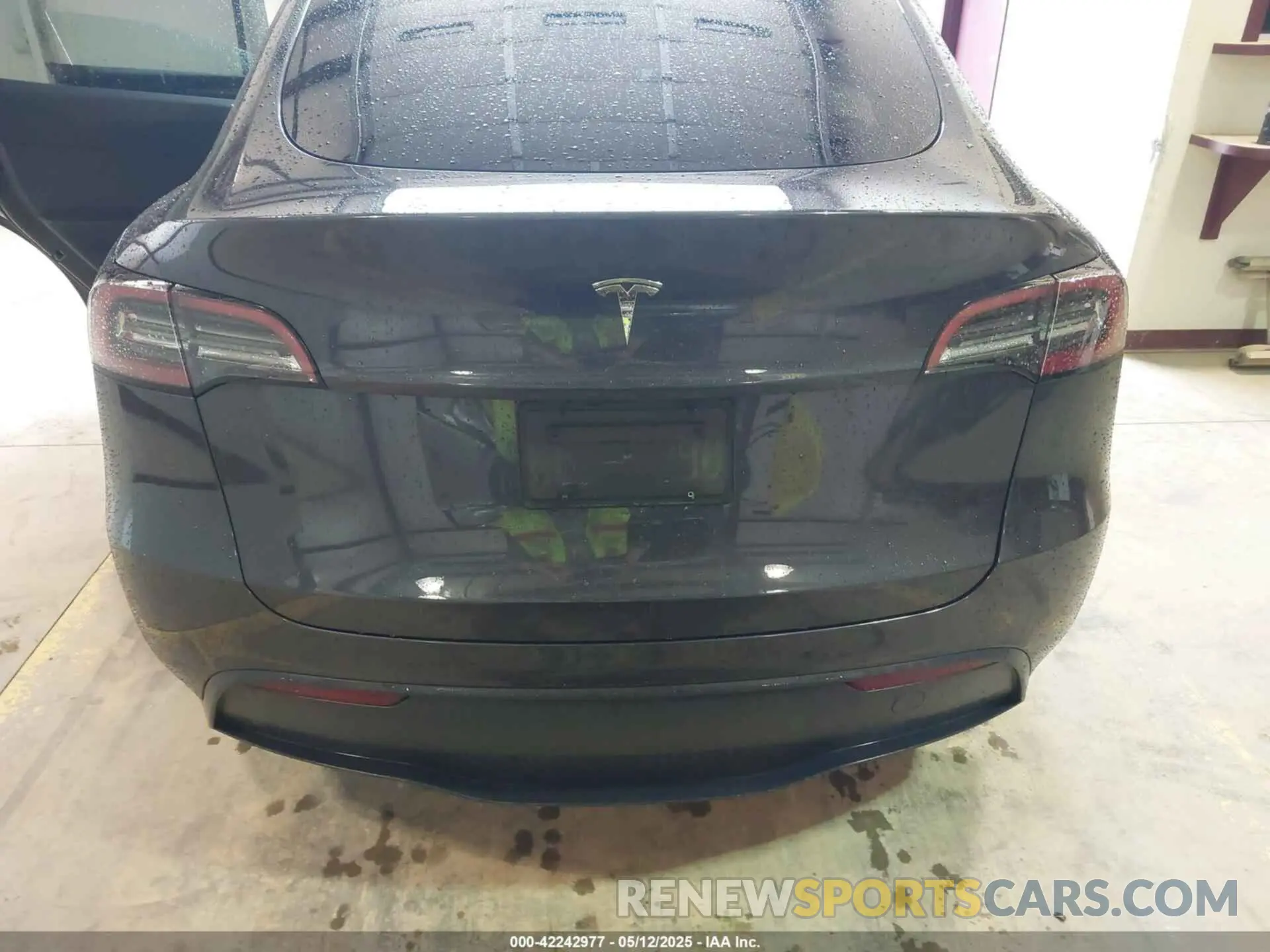 15 Photograph of a damaged car 7SAYGDED4RF072600 TESLA MODEL Y 2024