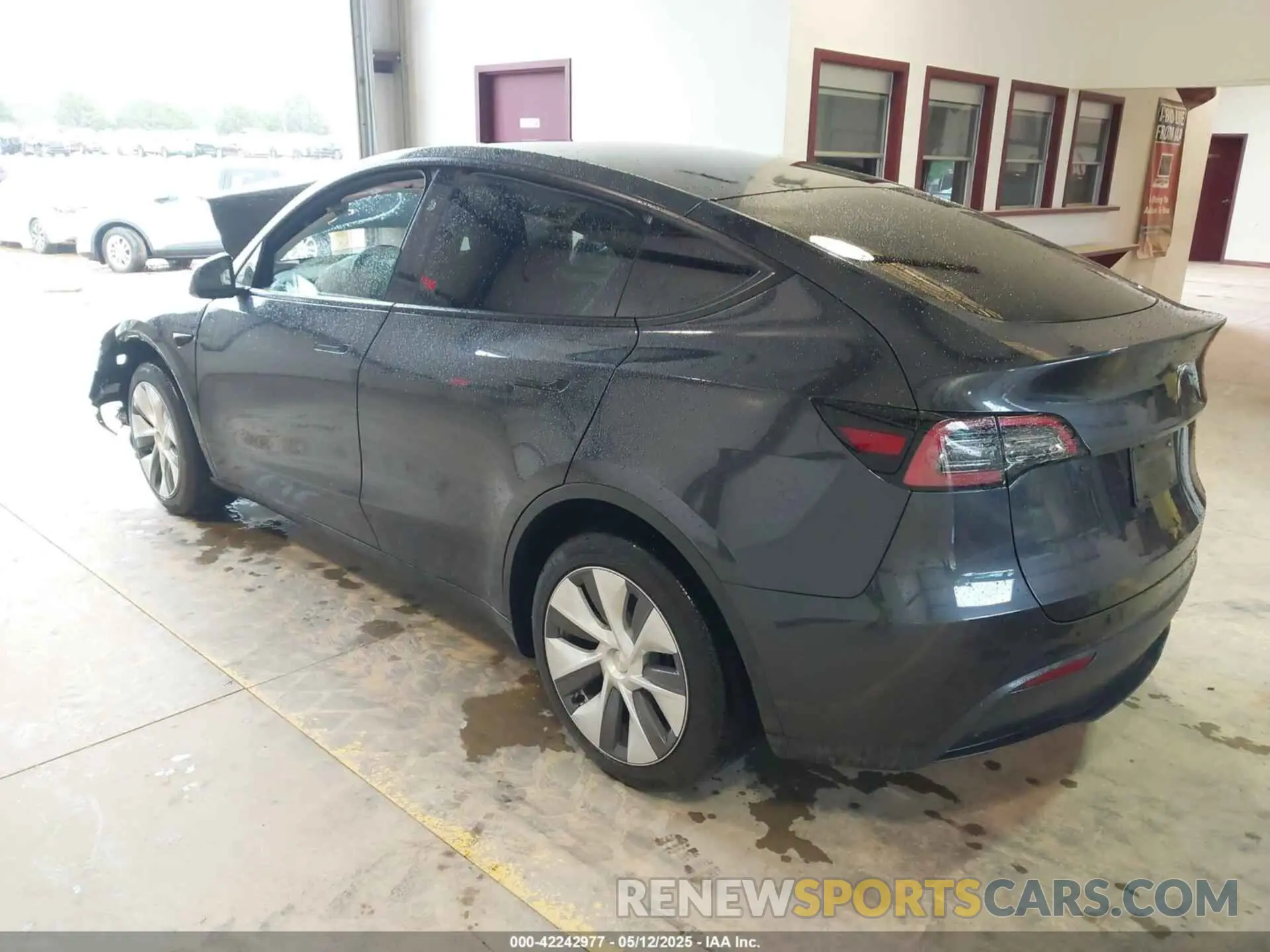 3 Photograph of a damaged car 7SAYGDED4RF072600 TESLA MODEL Y 2024