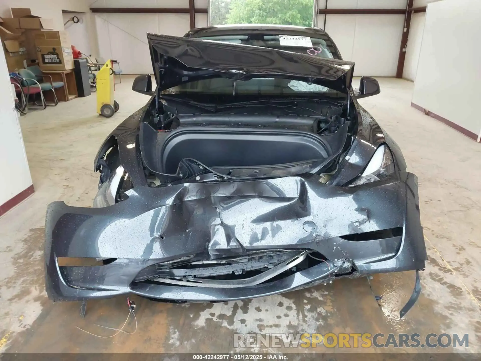 6 Photograph of a damaged car 7SAYGDED4RF072600 TESLA MODEL Y 2024