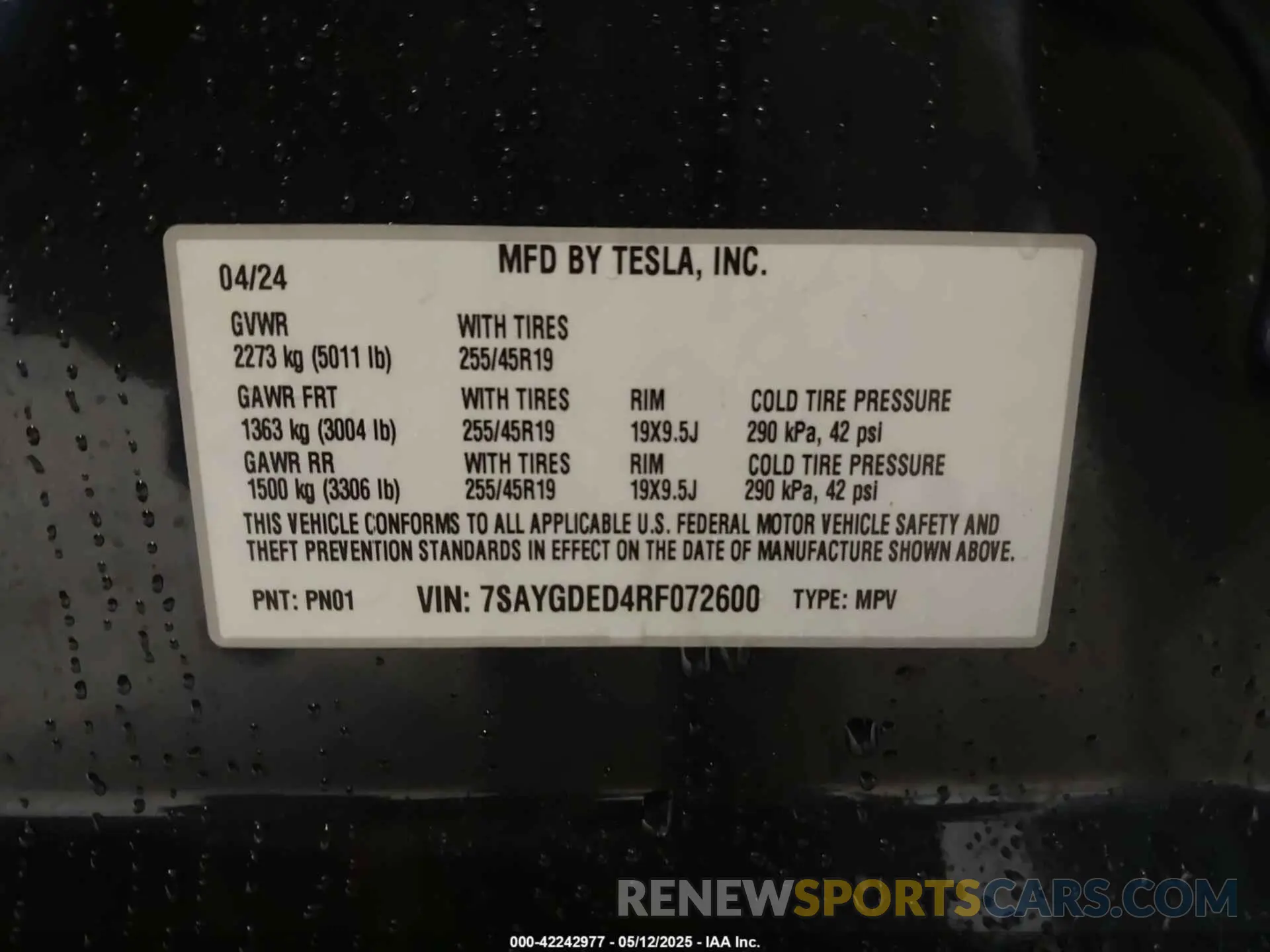 9 Photograph of a damaged car 7SAYGDED4RF072600 TESLA MODEL Y 2024