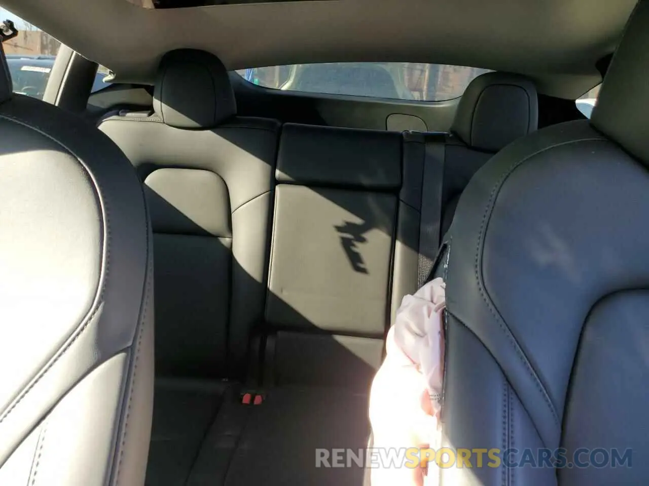 10 Photograph of a damaged car 7SAYGDED4RF089588 TESLA MODEL Y 2024