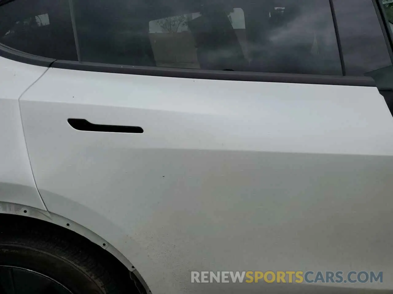 11 Photograph of a damaged car 7SAYGDED4RF118247 TESLA MODEL Y 2024