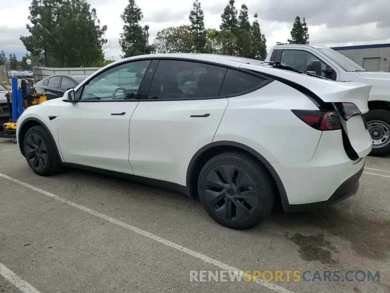 2 Photograph of a damaged car 7SAYGDED4RF118247 TESLA MODEL Y 2024