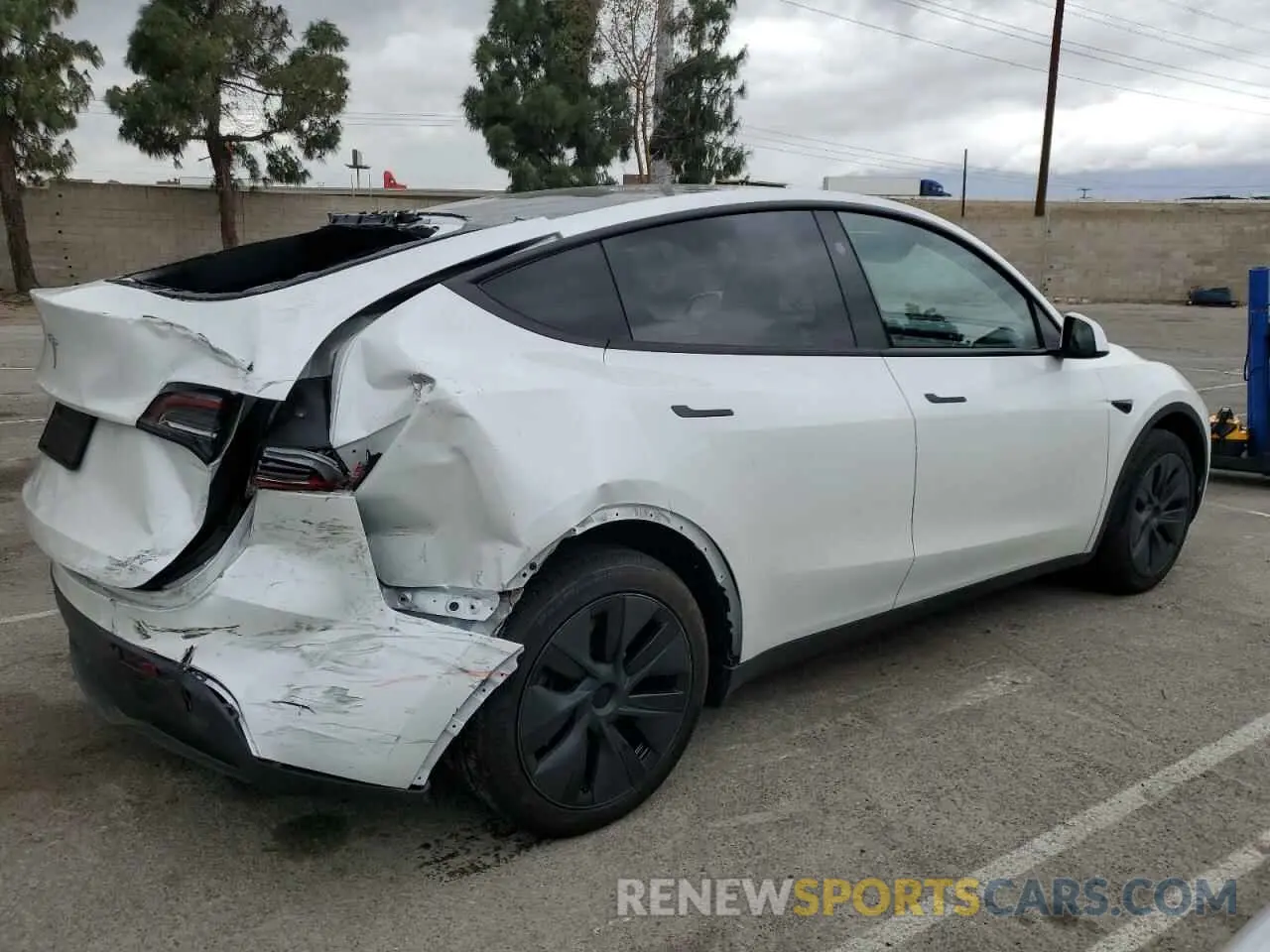 3 Photograph of a damaged car 7SAYGDED4RF118247 TESLA MODEL Y 2024