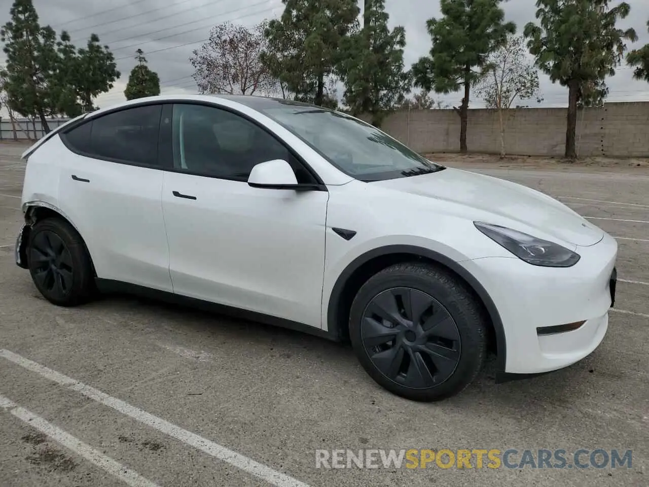 4 Photograph of a damaged car 7SAYGDED4RF118247 TESLA MODEL Y 2024