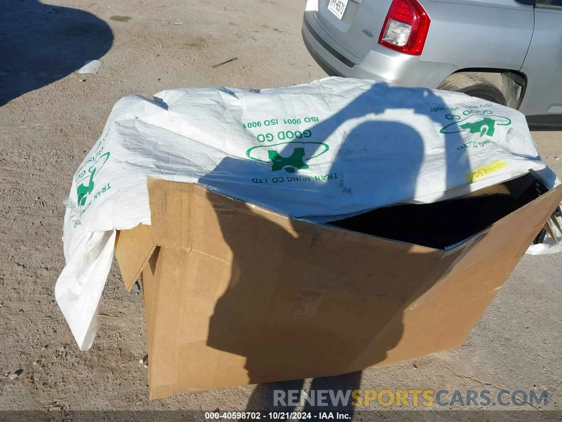 12 Photograph of a damaged car 7SAYGDED5RA310807 TESLA MODEL Y 2024