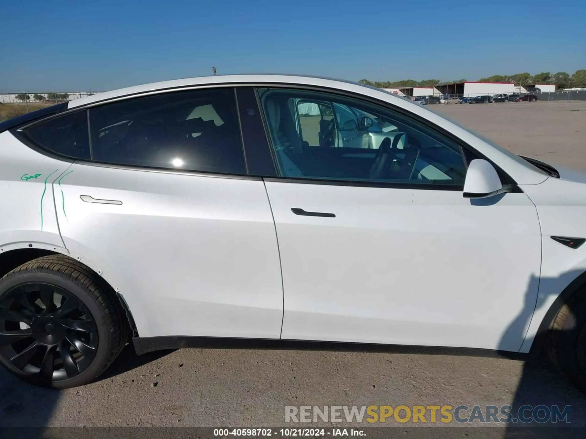 14 Photograph of a damaged car 7SAYGDED5RA310807 TESLA MODEL Y 2024