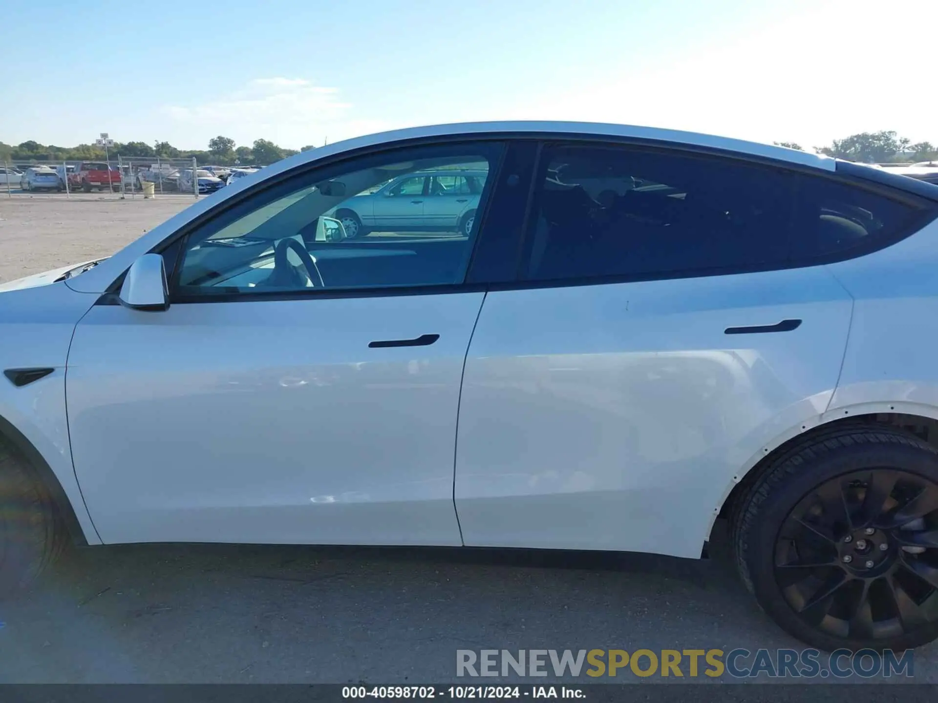 15 Photograph of a damaged car 7SAYGDED5RA310807 TESLA MODEL Y 2024