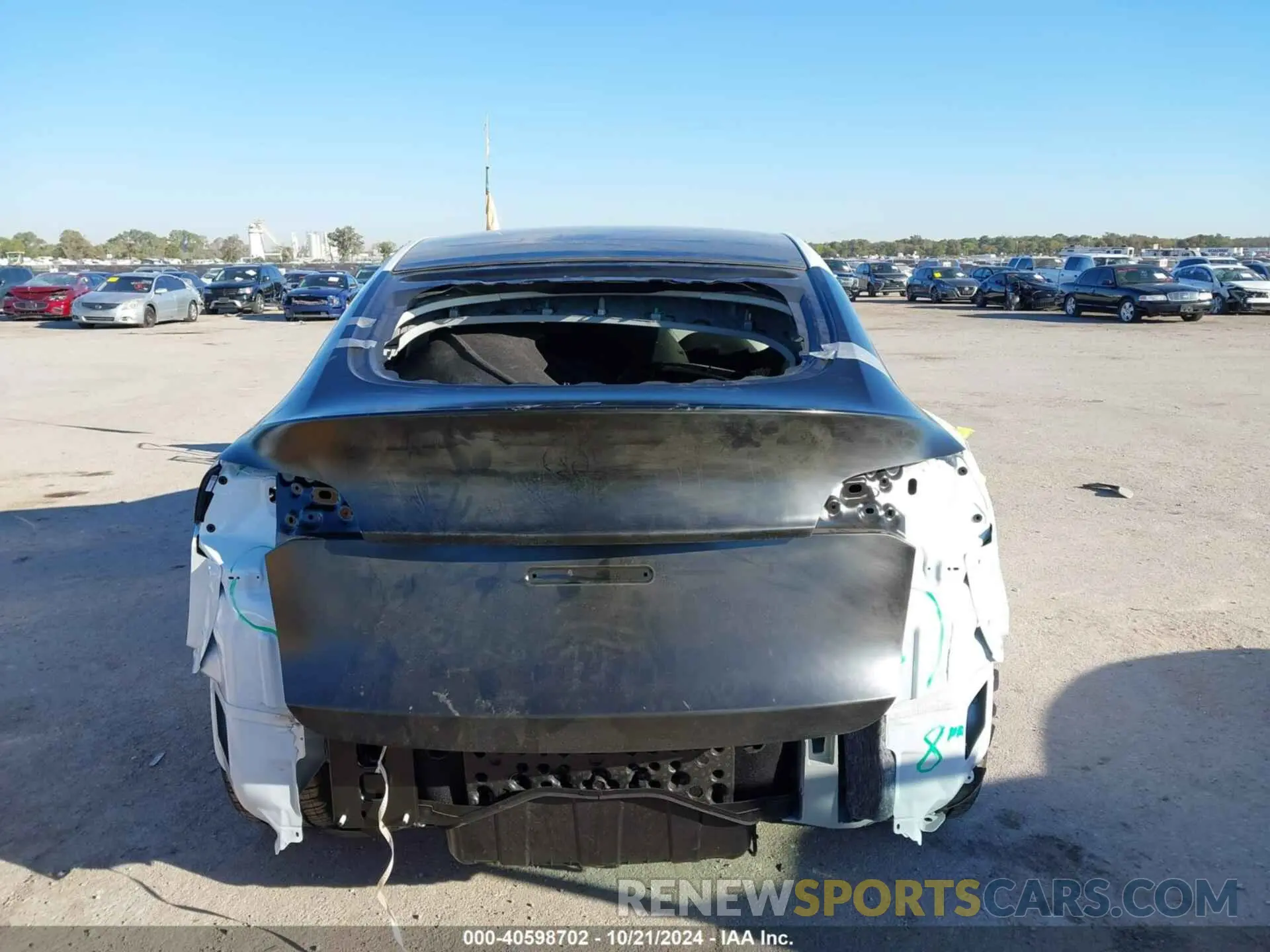 17 Photograph of a damaged car 7SAYGDED5RA310807 TESLA MODEL Y 2024