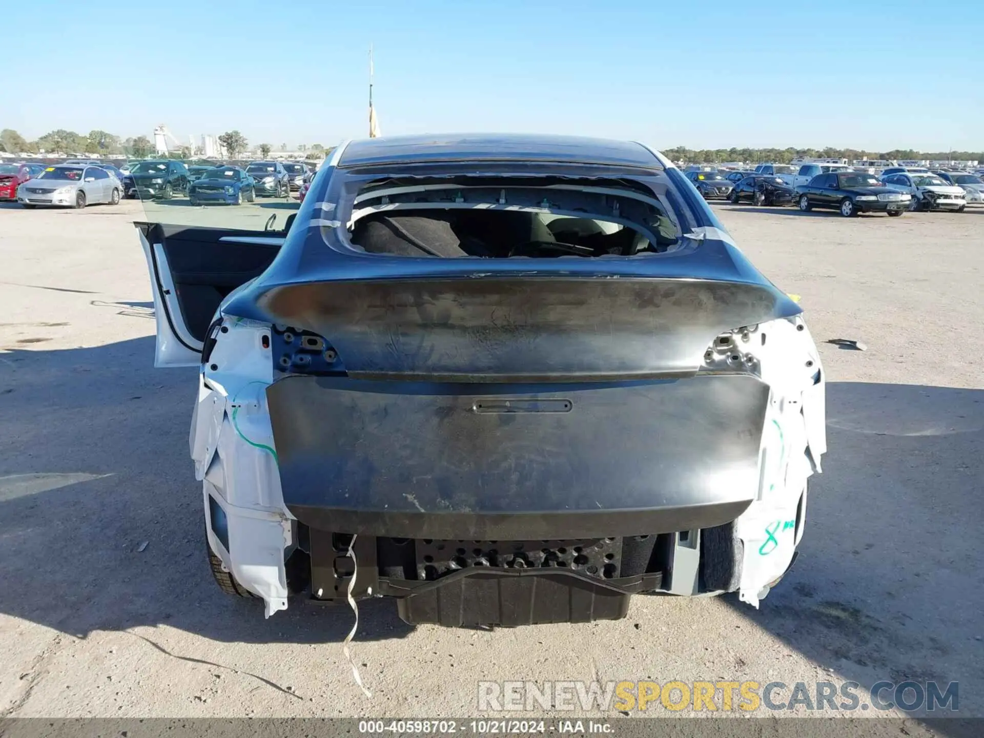 6 Photograph of a damaged car 7SAYGDED5RA310807 TESLA MODEL Y 2024