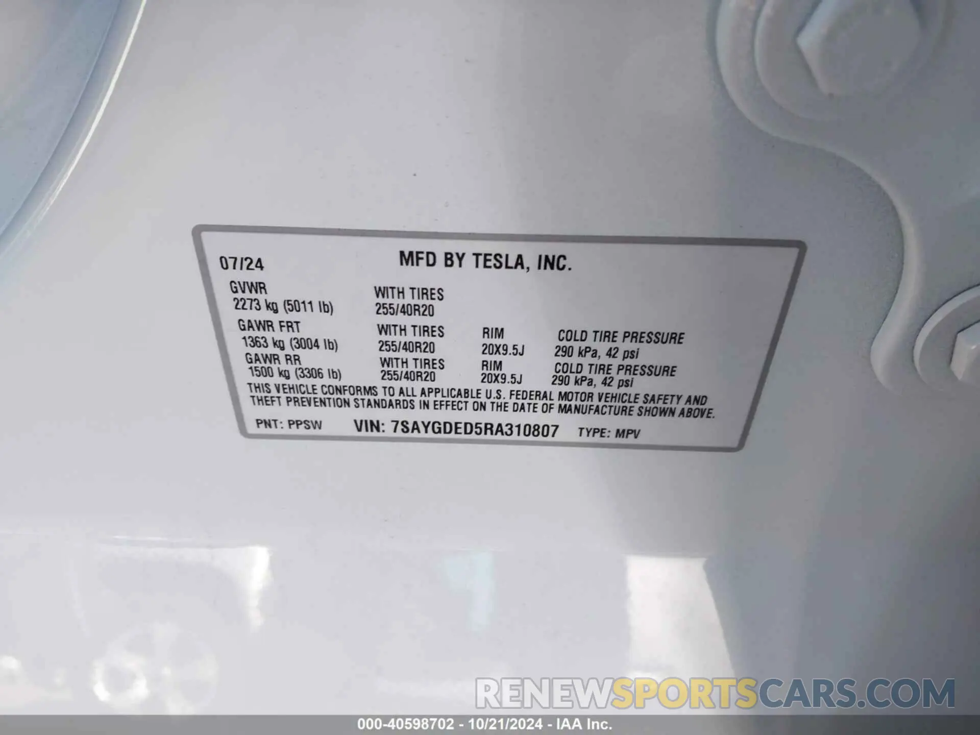 9 Photograph of a damaged car 7SAYGDED5RA310807 TESLA MODEL Y 2024