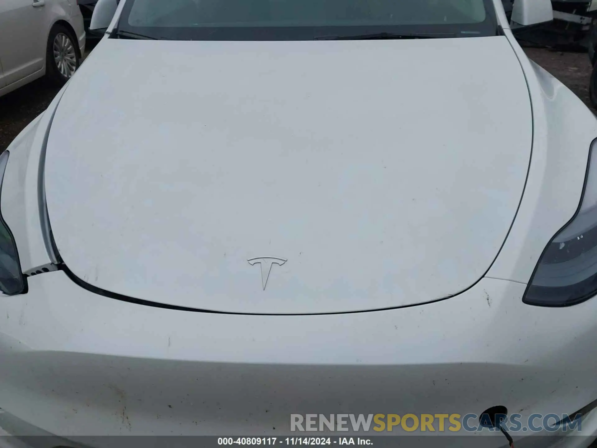 10 Photograph of a damaged car 7SAYGDED5RA333553 TESLA MODEL Y 2024