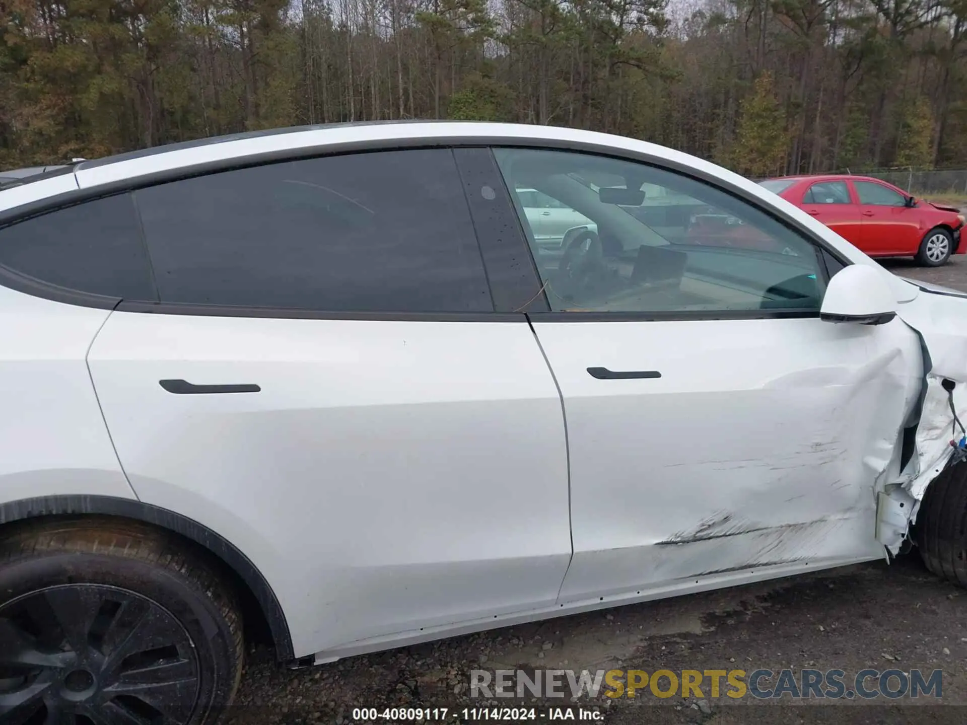 12 Photograph of a damaged car 7SAYGDED5RA333553 TESLA MODEL Y 2024